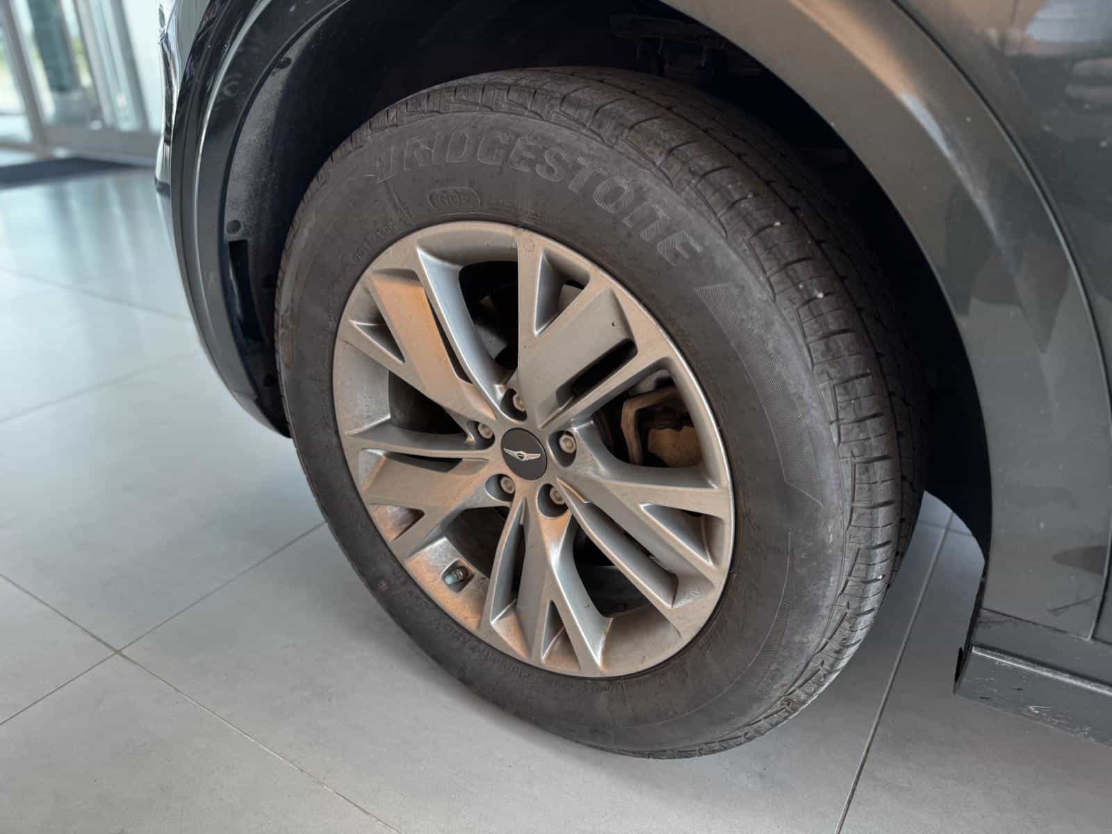 2022 Genesis GV70 Select 2.5T - Image 5