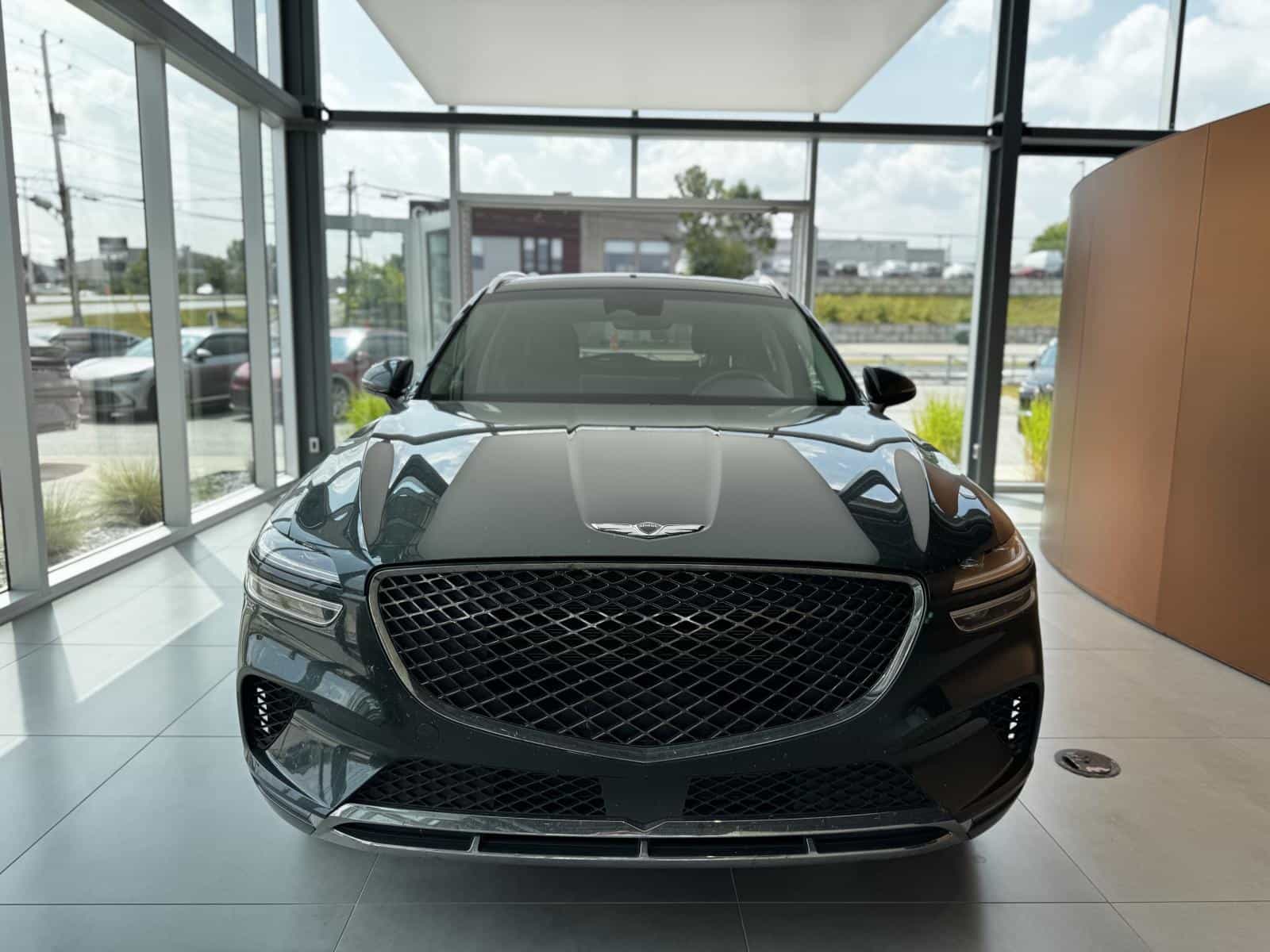 2022 Genesis GV70 Select 2.5T - Image 3