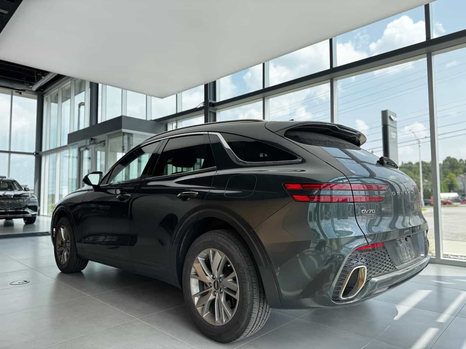 2022 Genesis GV70 Select 2.5T - Image 6