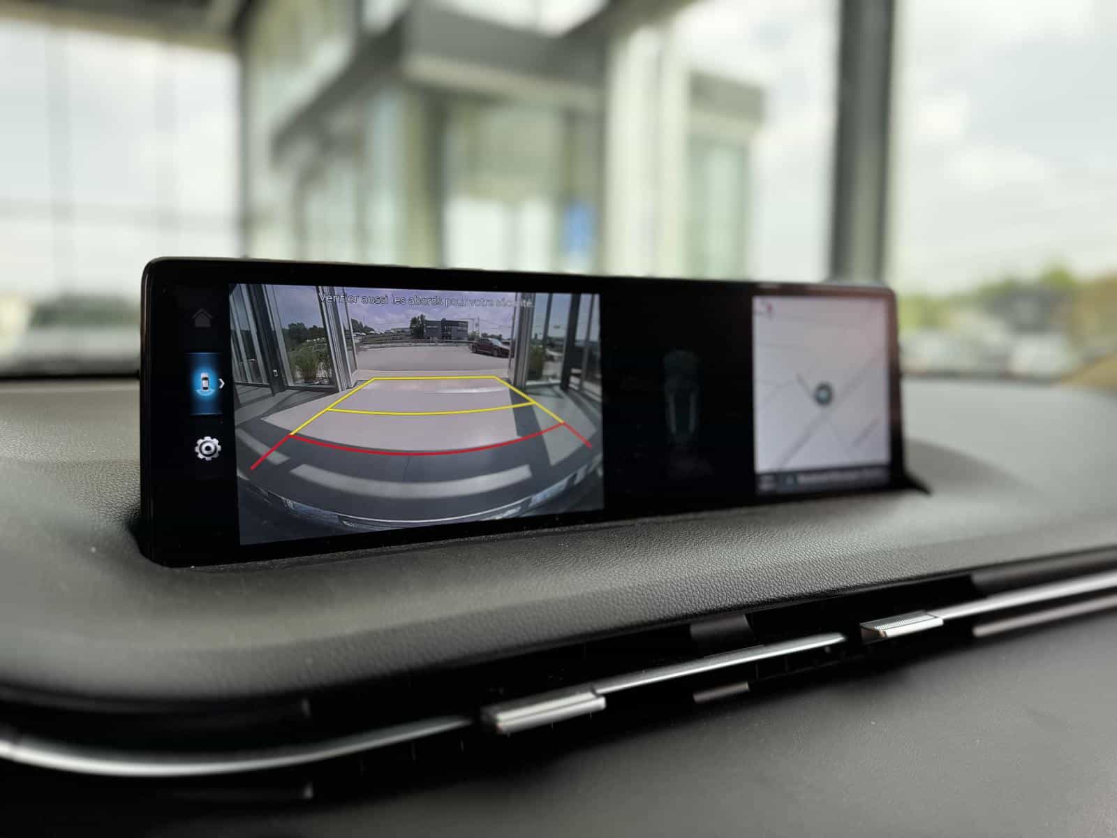 2022 Genesis GV70 Select 2.5T - Image 18