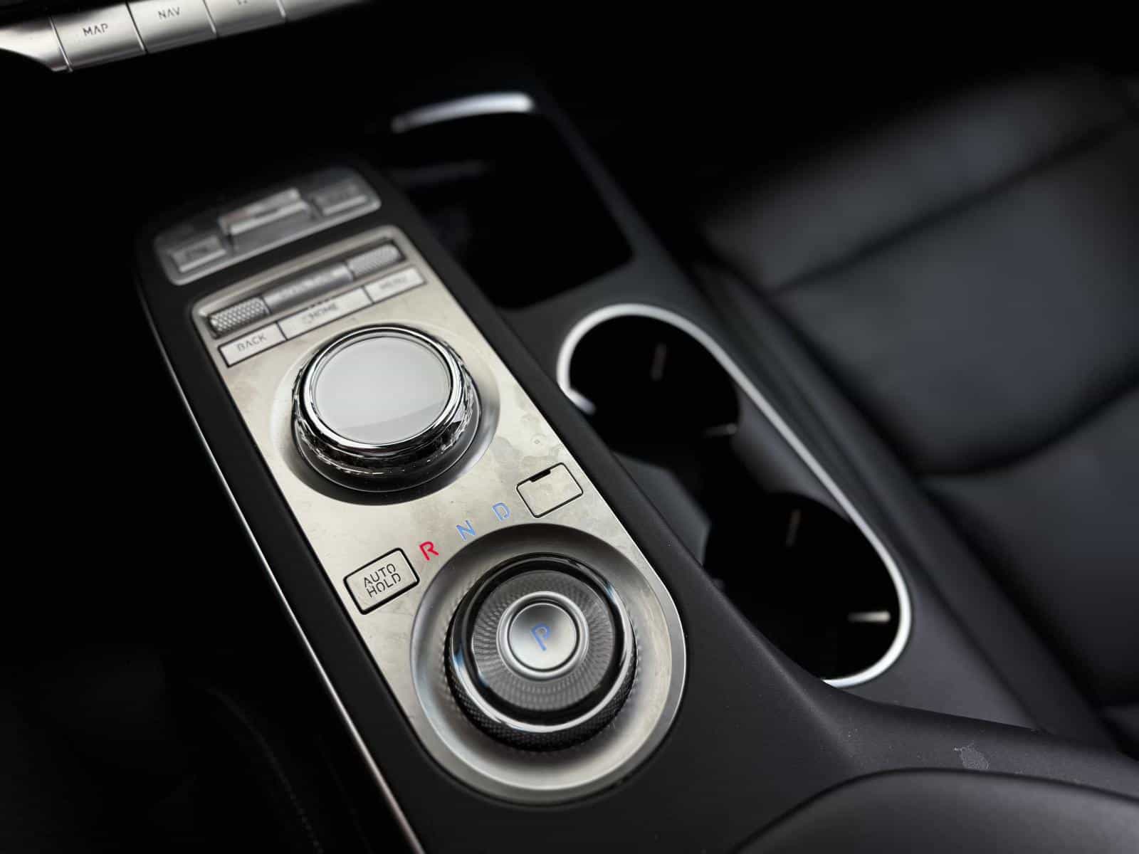 2022 Genesis GV70 Select 2.5T - Image 20