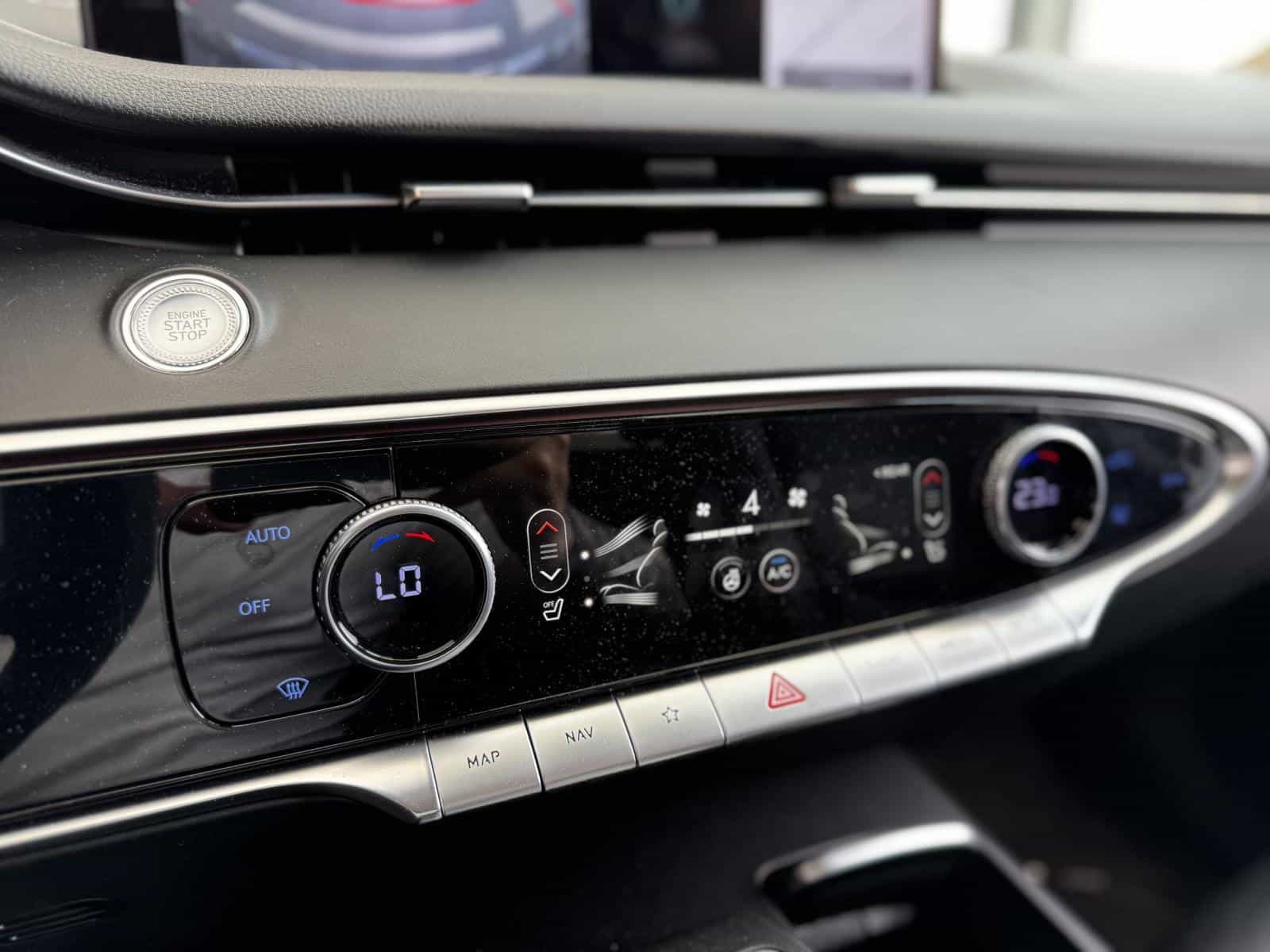 2022 Genesis GV70 Select 2.5T - Image 19