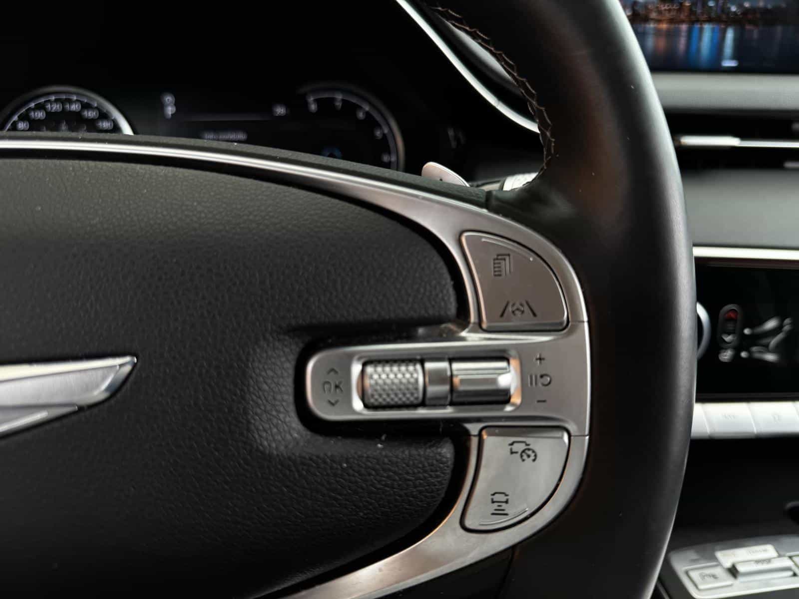 2022 Genesis GV70 Select 2.5T - Image 17