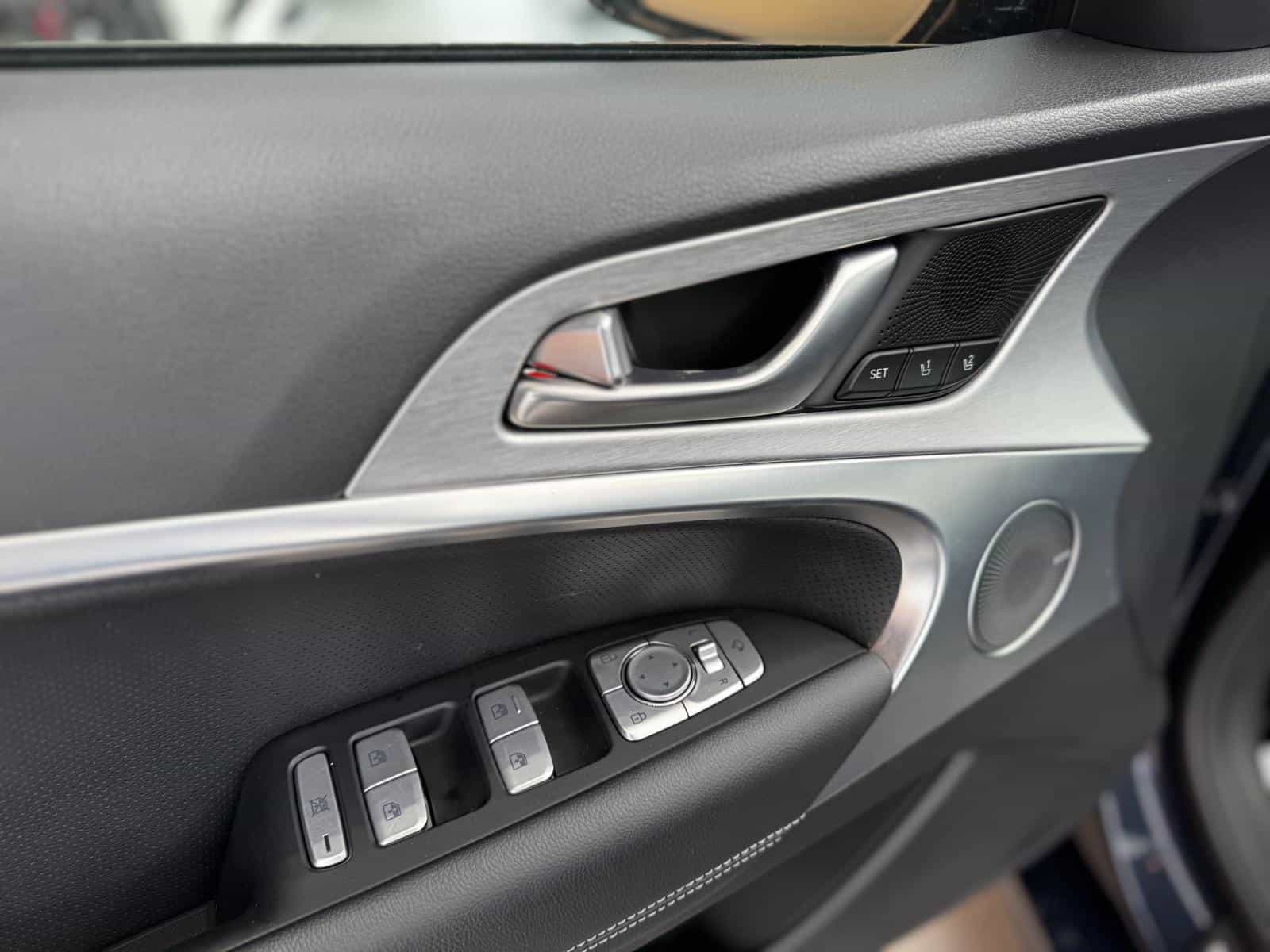 2021 Genesis G70 Elite 2.0T - Image 11