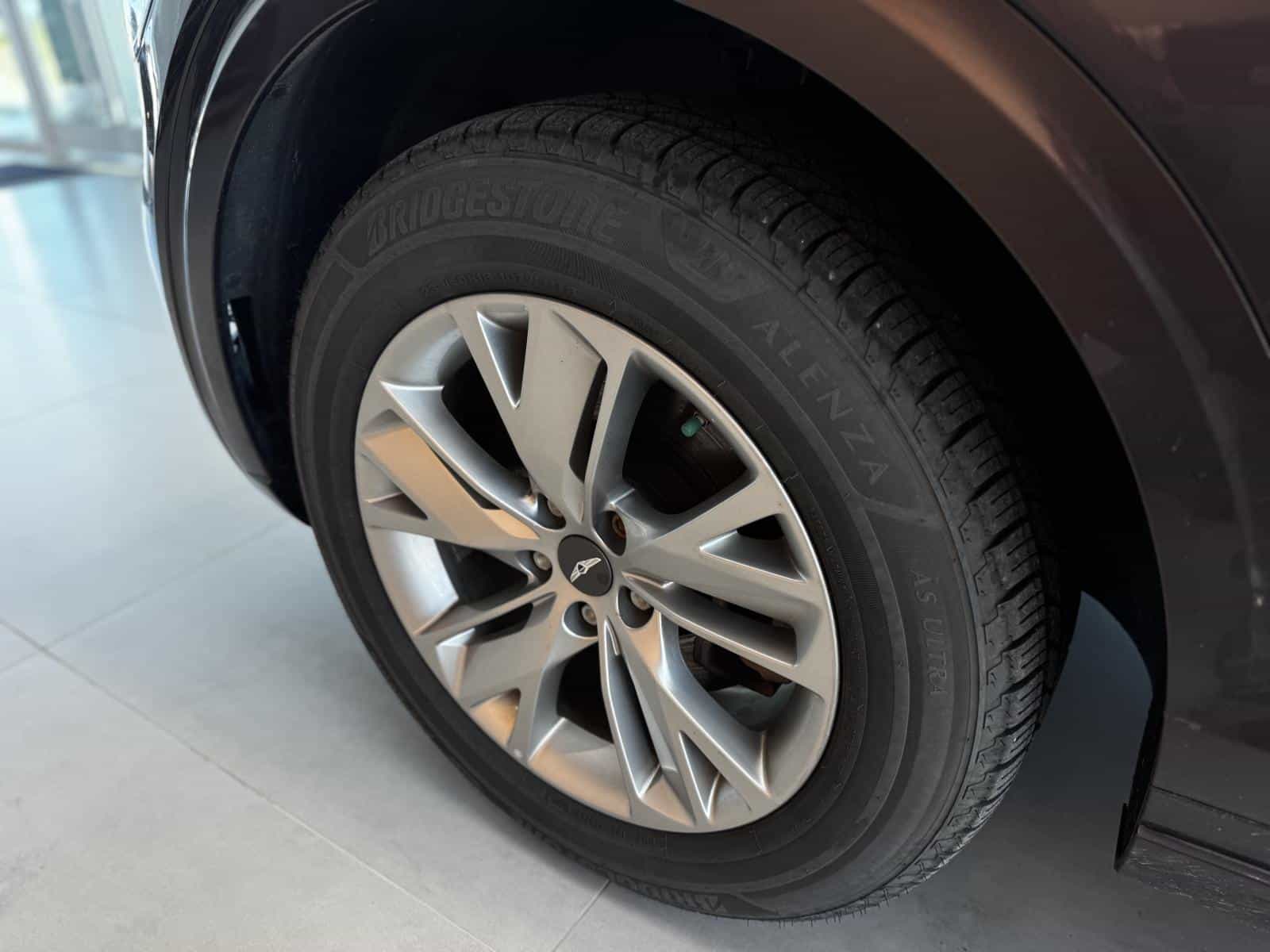 2022 Genesis GV70 Select 2.5T - Image 5