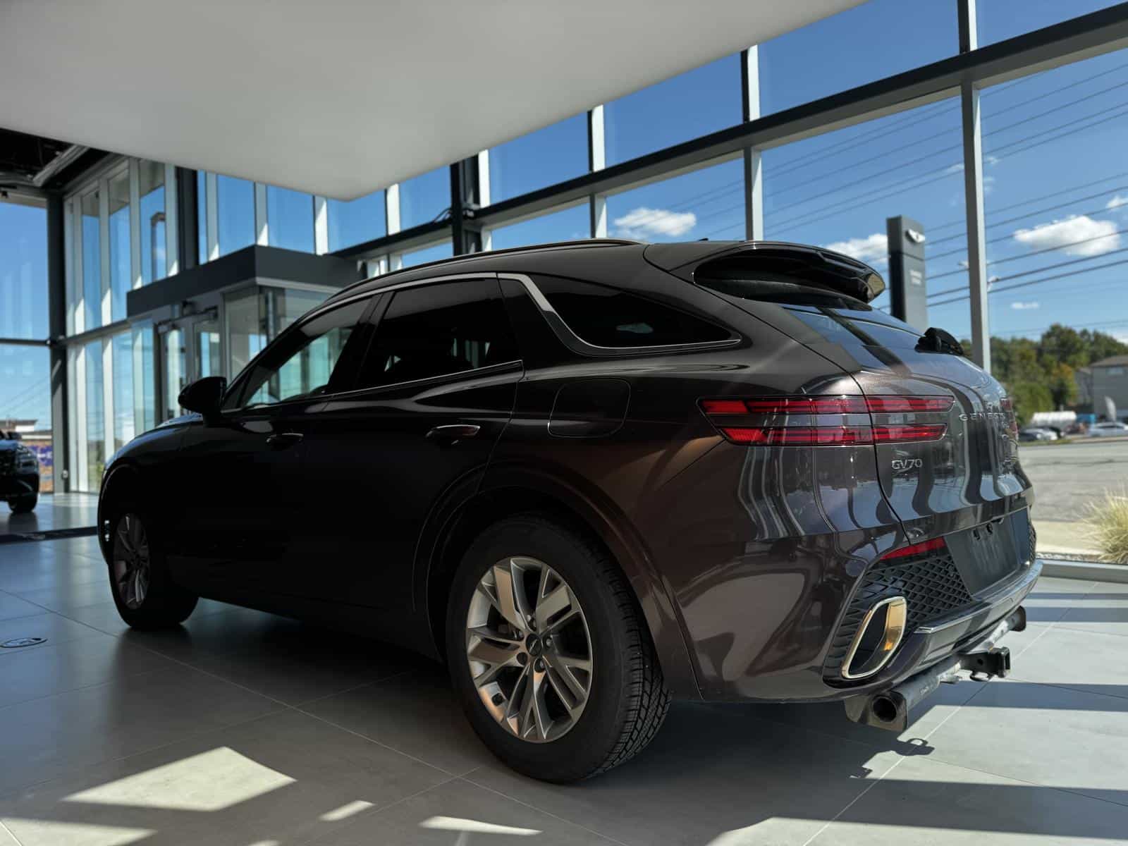 2022 Genesis GV70 Select 2.5T - Image 6