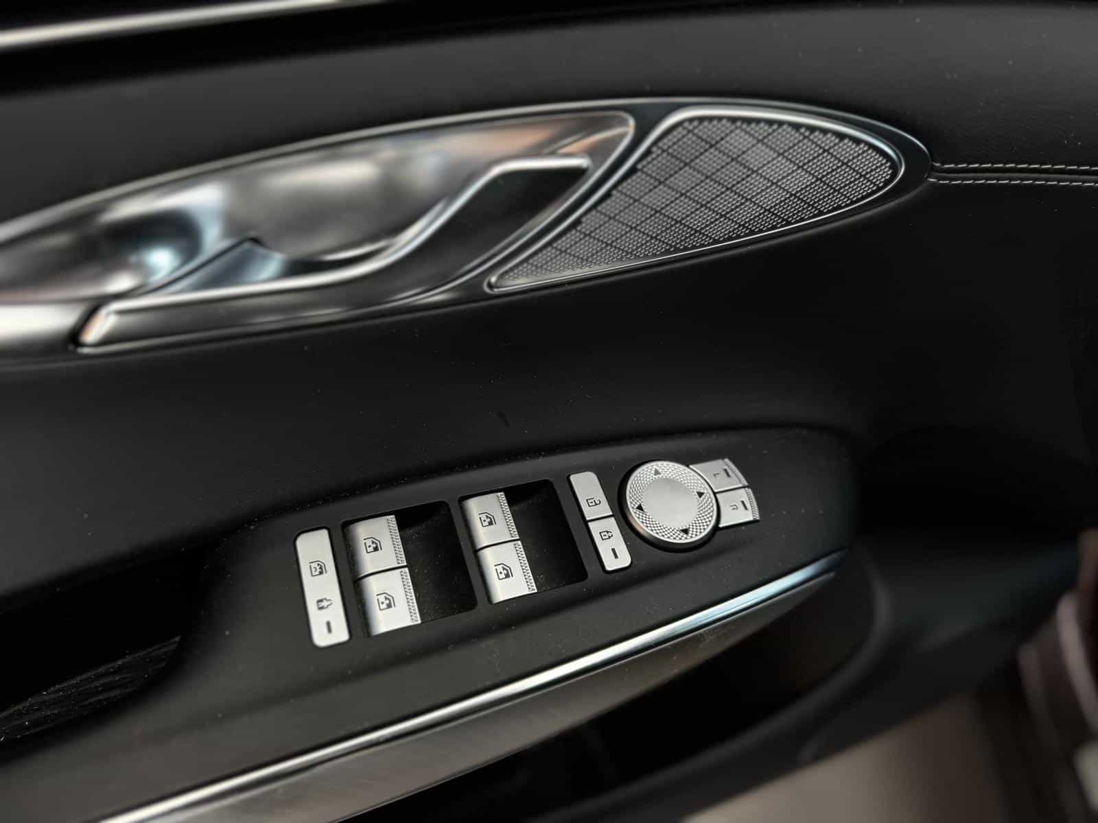 2022 Genesis GV70 Select 2.5T - Image 11