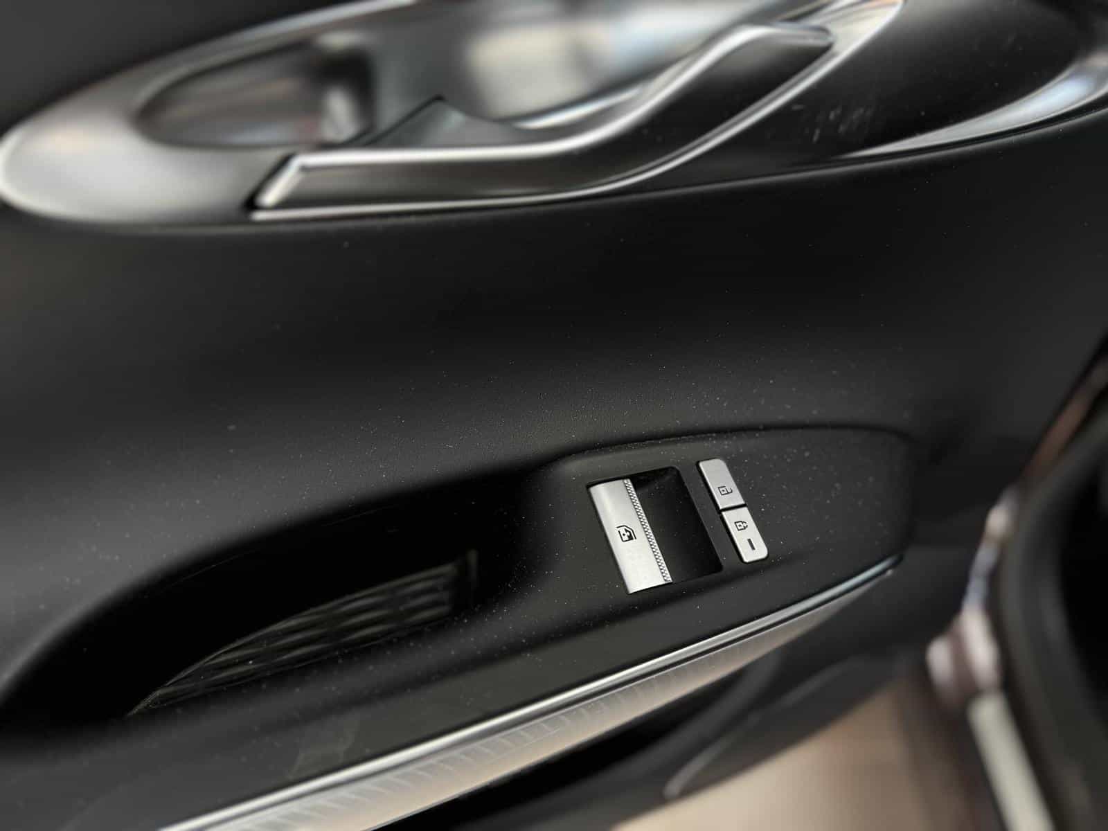 2022 Genesis GV70 Select 2.5T - Image 9