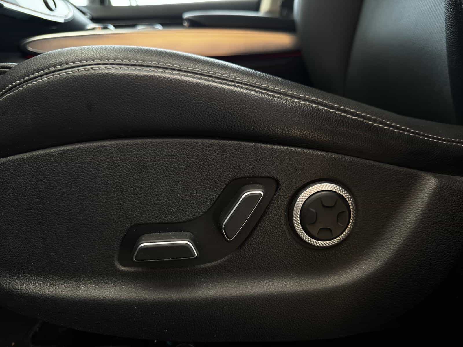 2022 Genesis GV70 Select 2.5T - Image 12