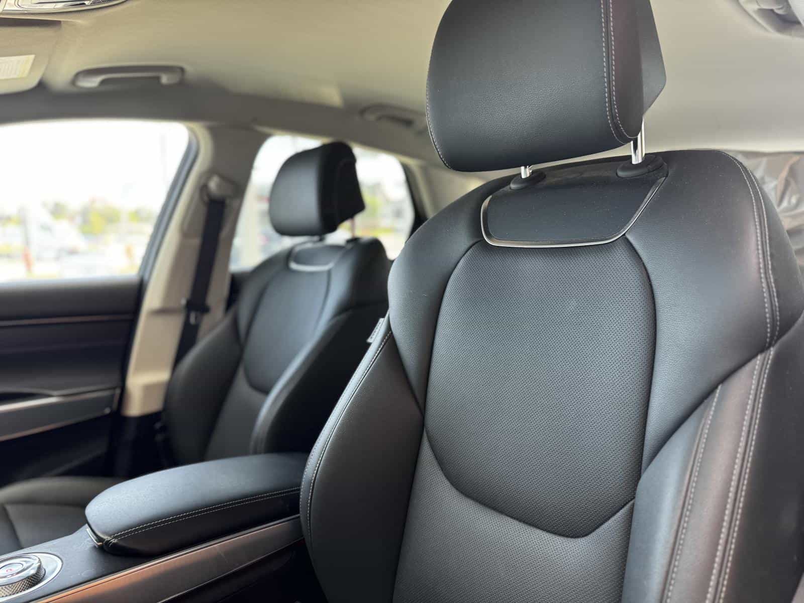 2022 Genesis GV70 Select 2.5T - Image 13