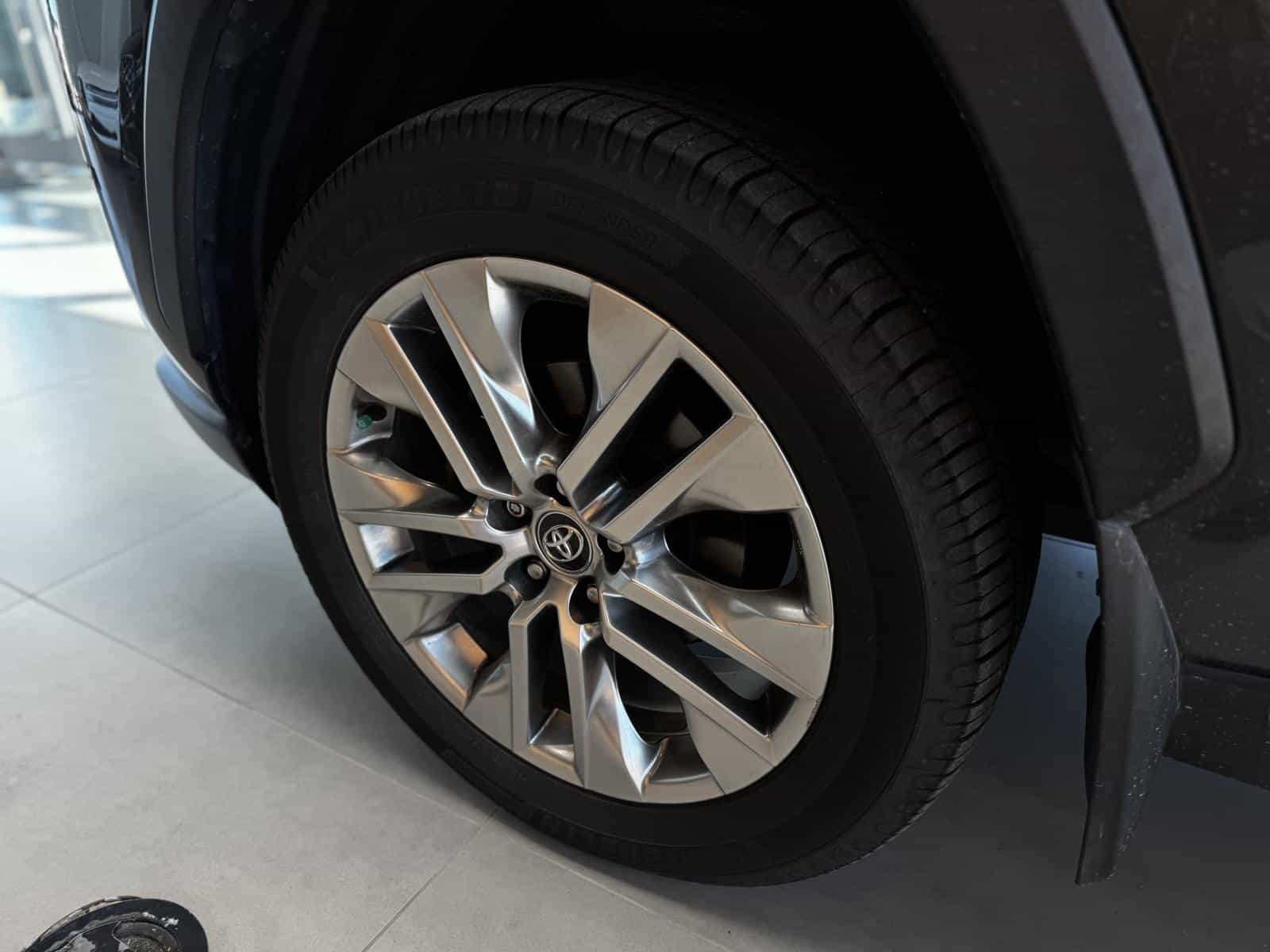 2019 Toyota Rav4 Limited - Image 5
