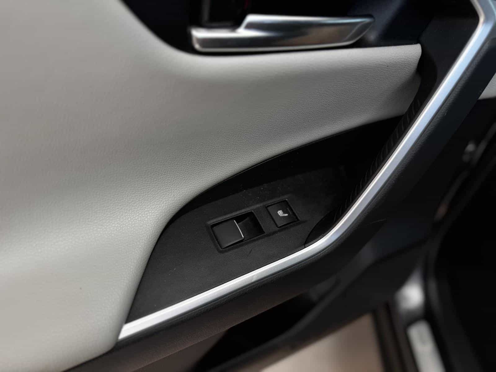 2019 Toyota Rav4 Limited - Image 10