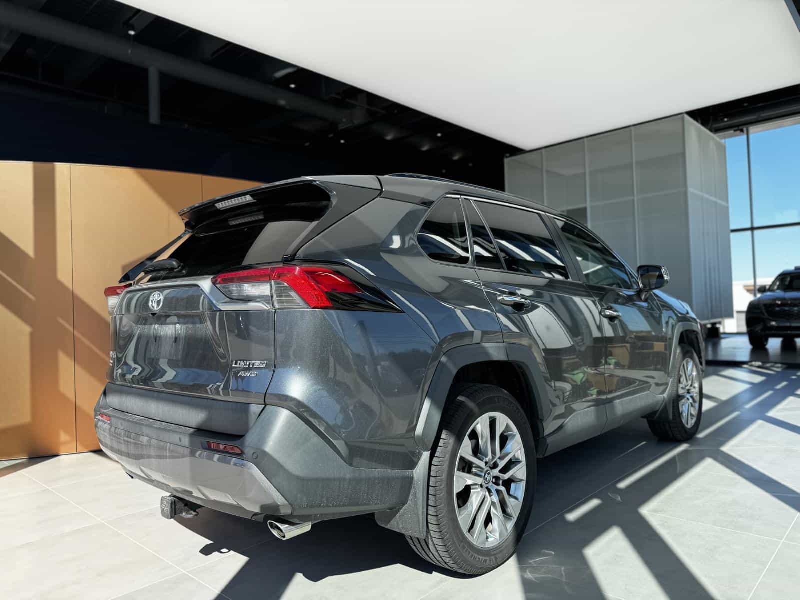 2019 Toyota Rav4 Limited - Image 8