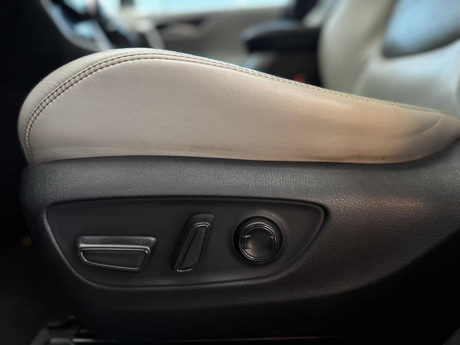 2019 Toyota Rav4 Limited - Image 13