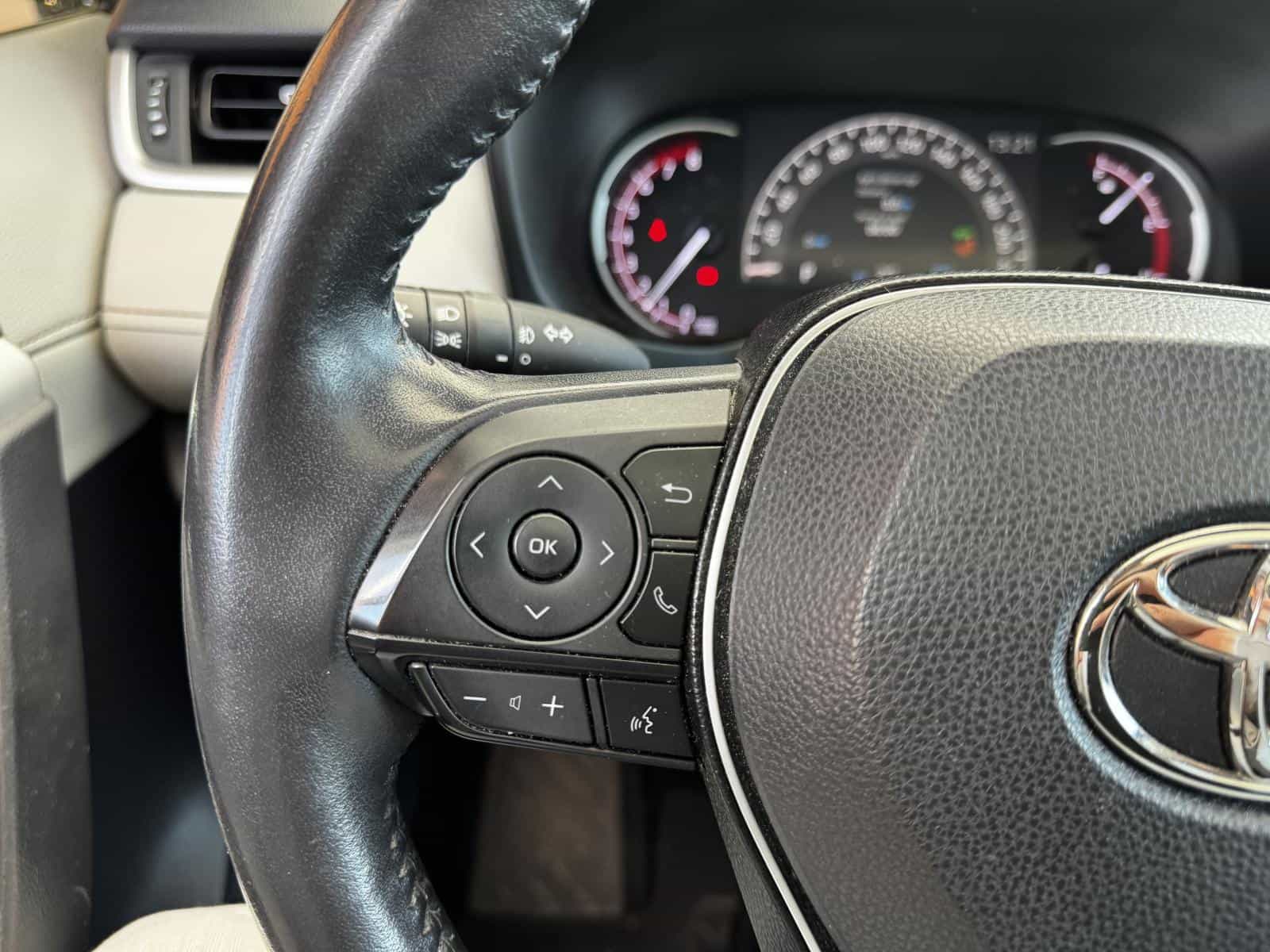 2019 Toyota Rav4 Limited - Image 17