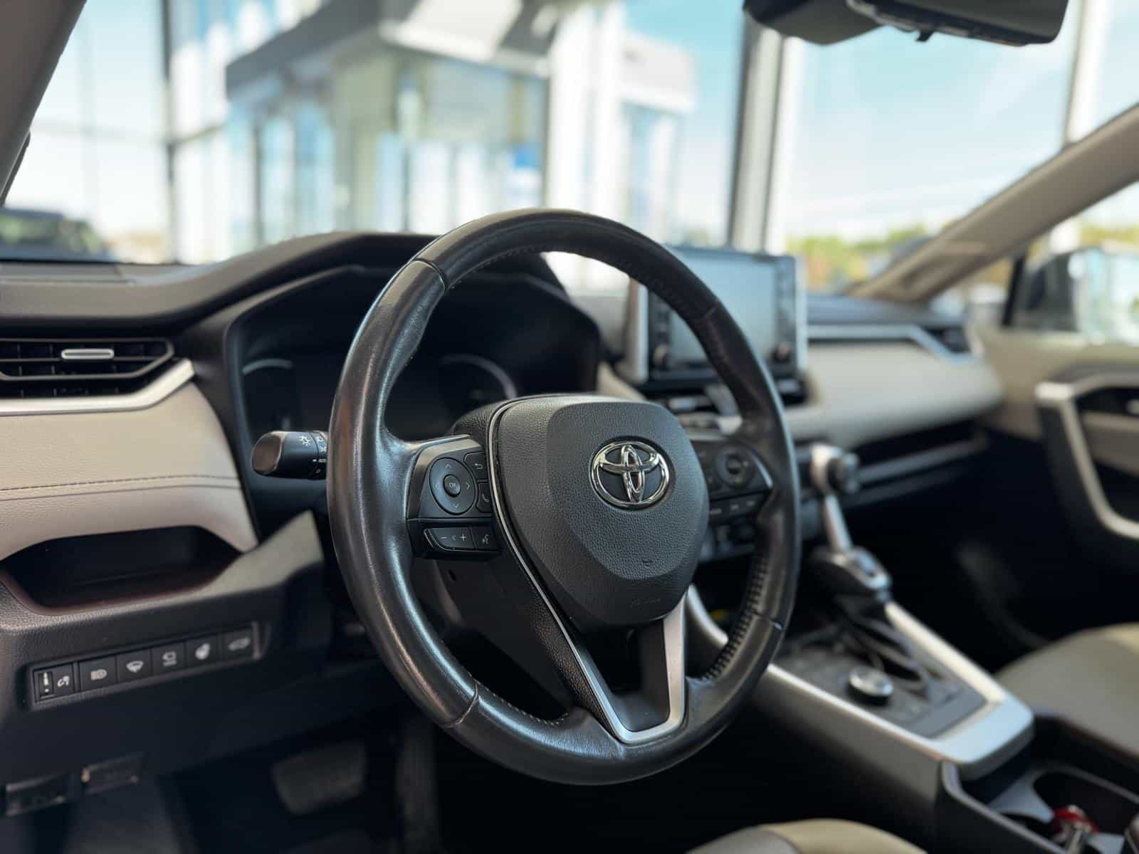 2019 Toyota Rav4 Limited - Image 16