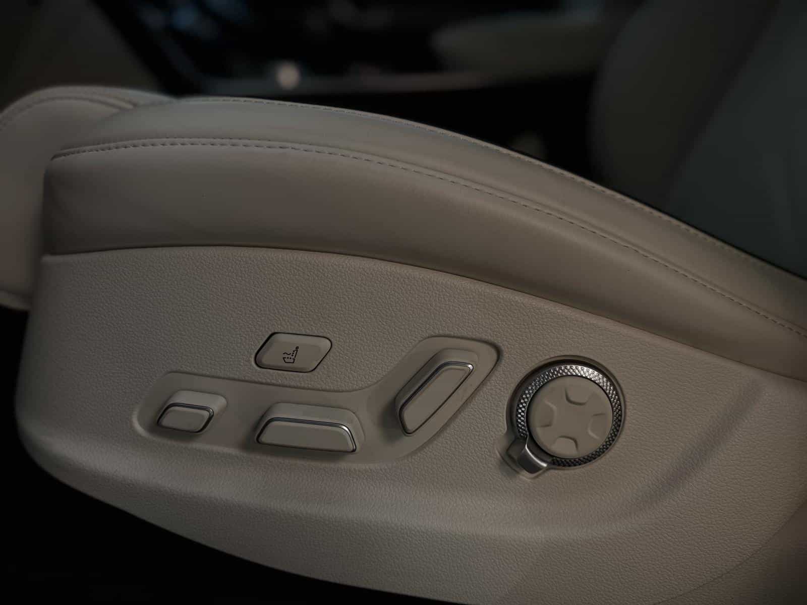 2025 Genesis GV80 3.5T PRESTIGE 7P AWD - Image 14