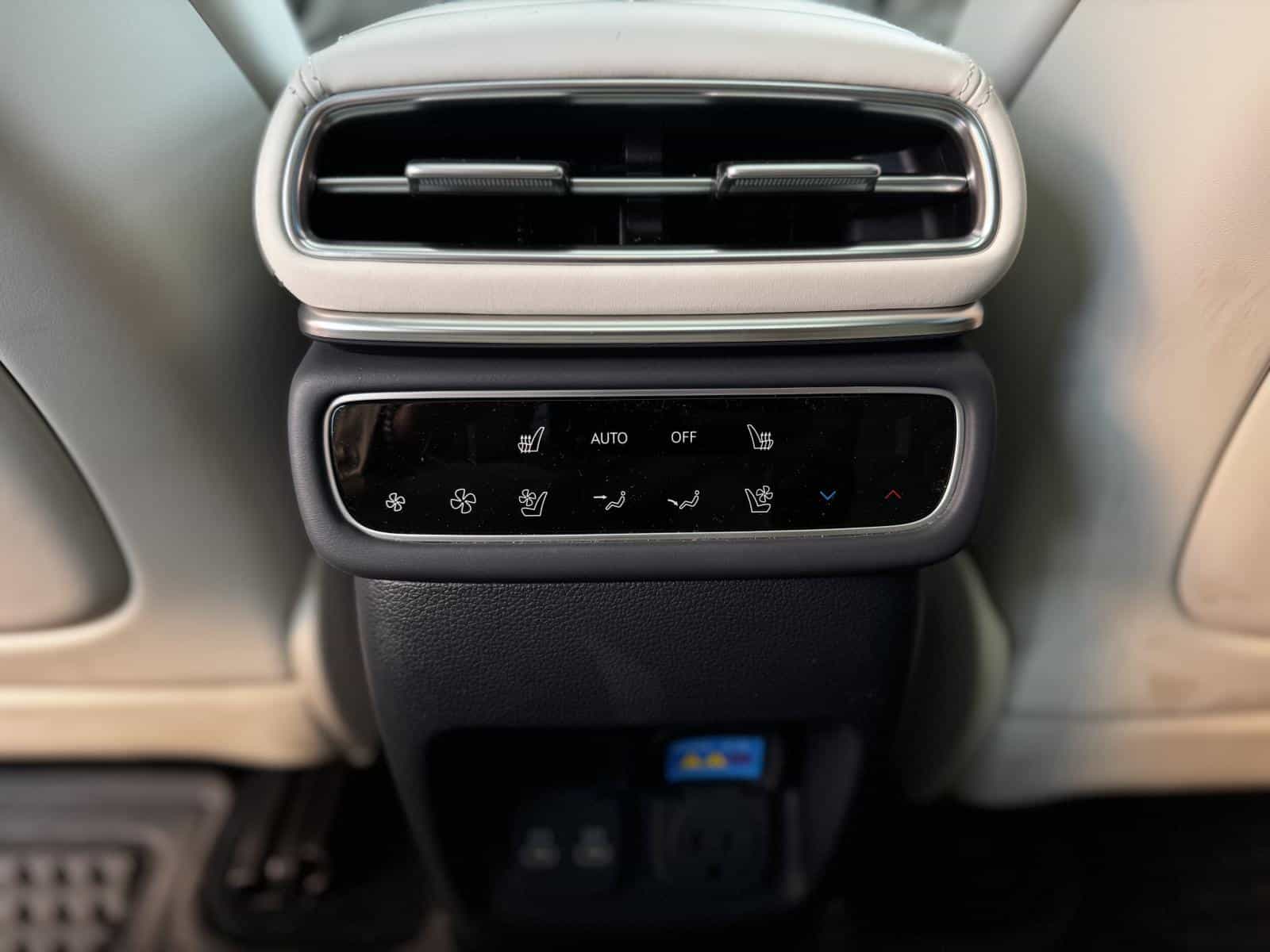 2025 Genesis GV80 3.5T PRESTIGE 7P AWD - Image 11