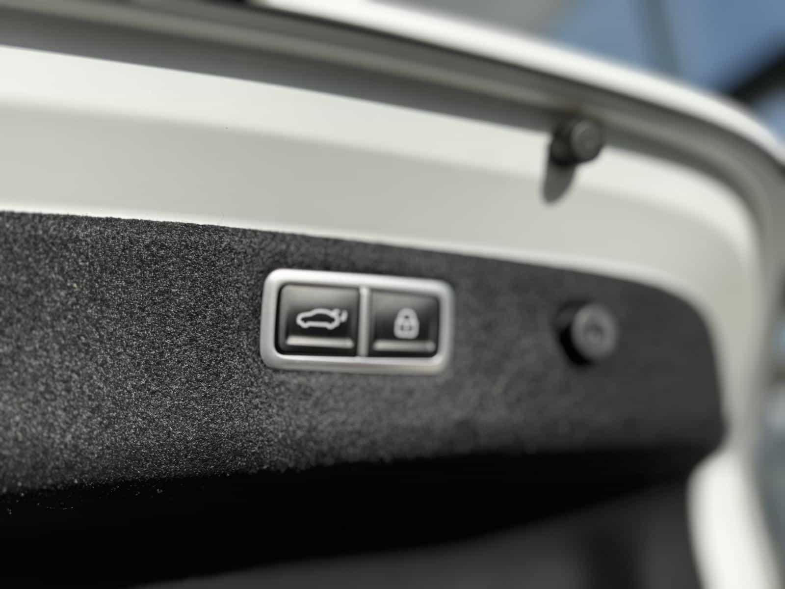 2025 Genesis G70 Prestige 2.5T - Image 10