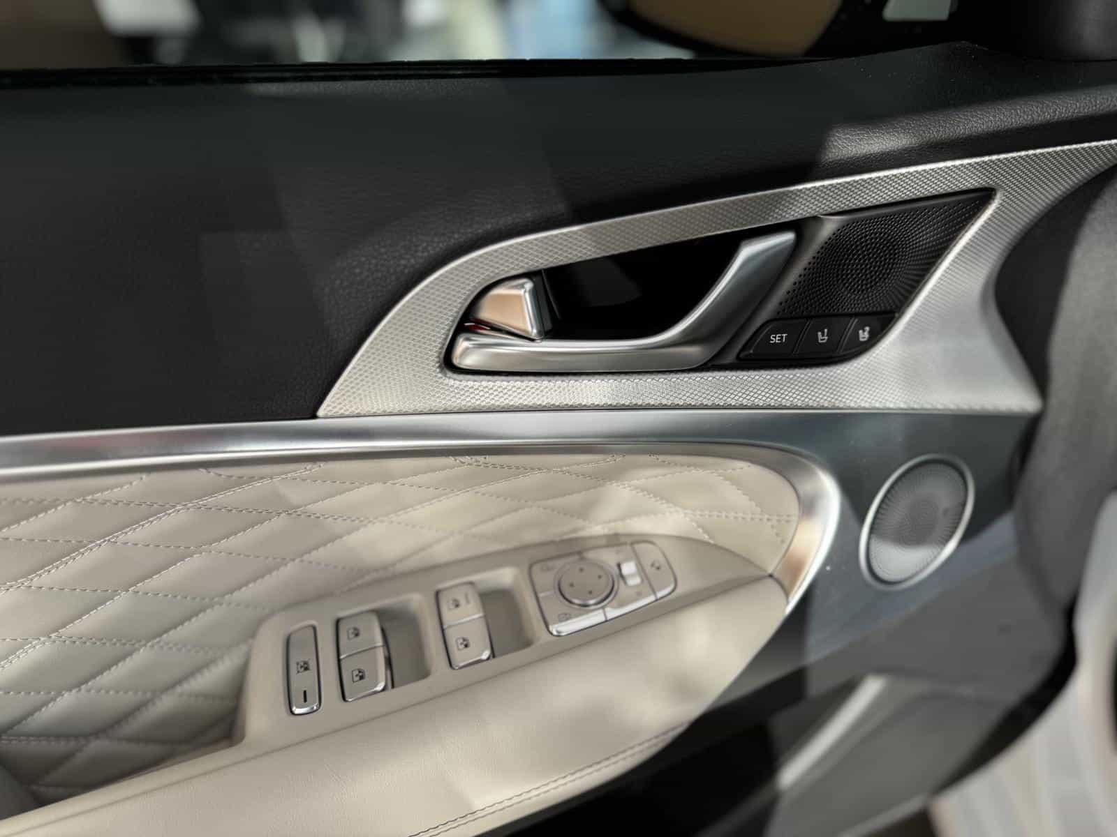 2025 Genesis G70 Prestige 2.5T - Image 13