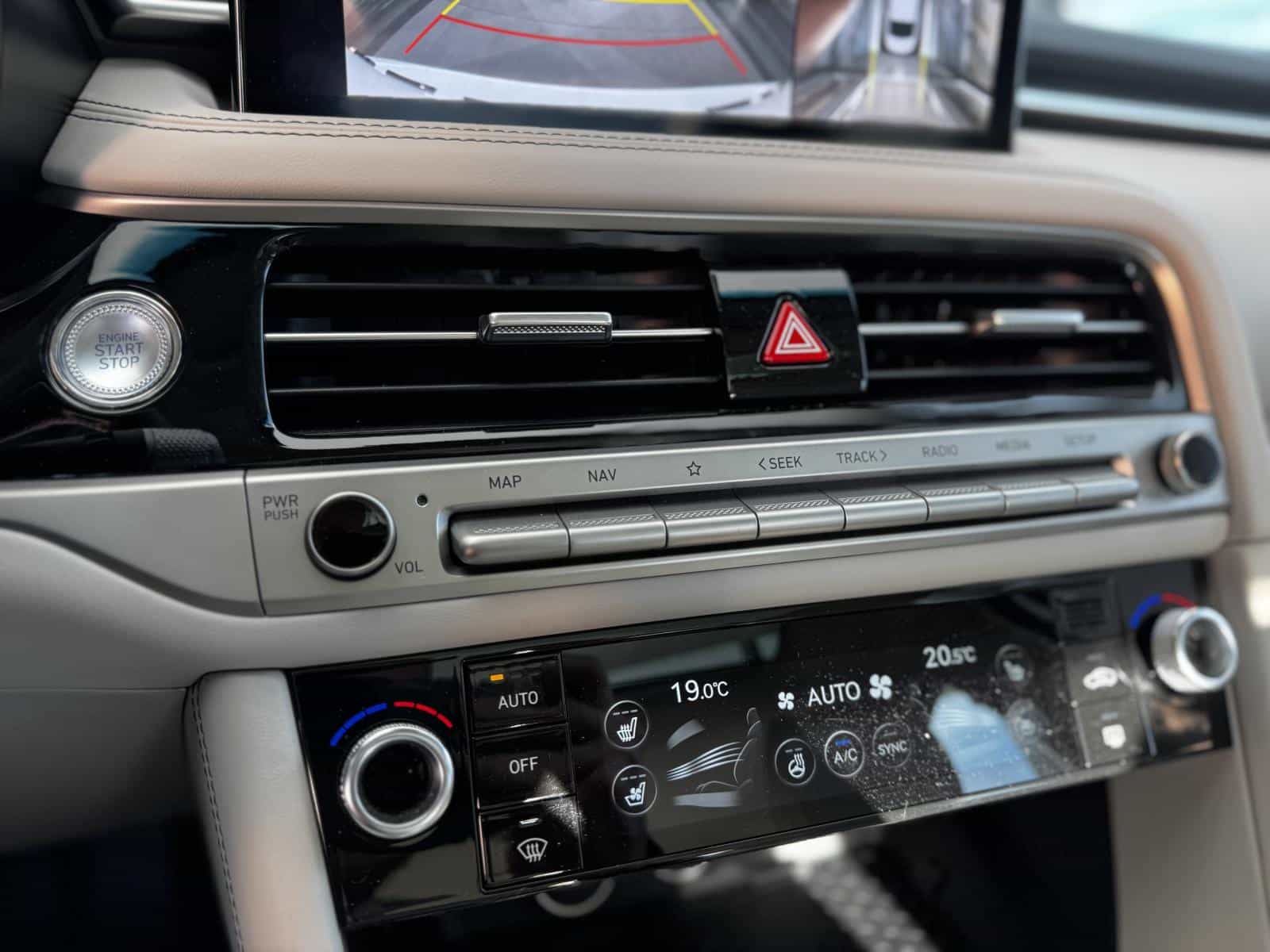 2025 Genesis G70 Prestige 2.5T - Image 22