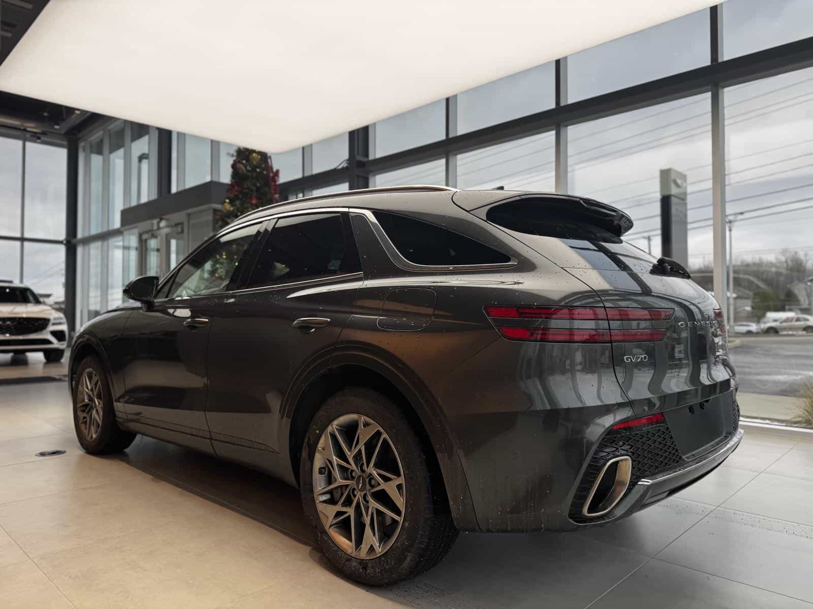 2024 Genesis GV70 Advanced 2.5T - Image 6