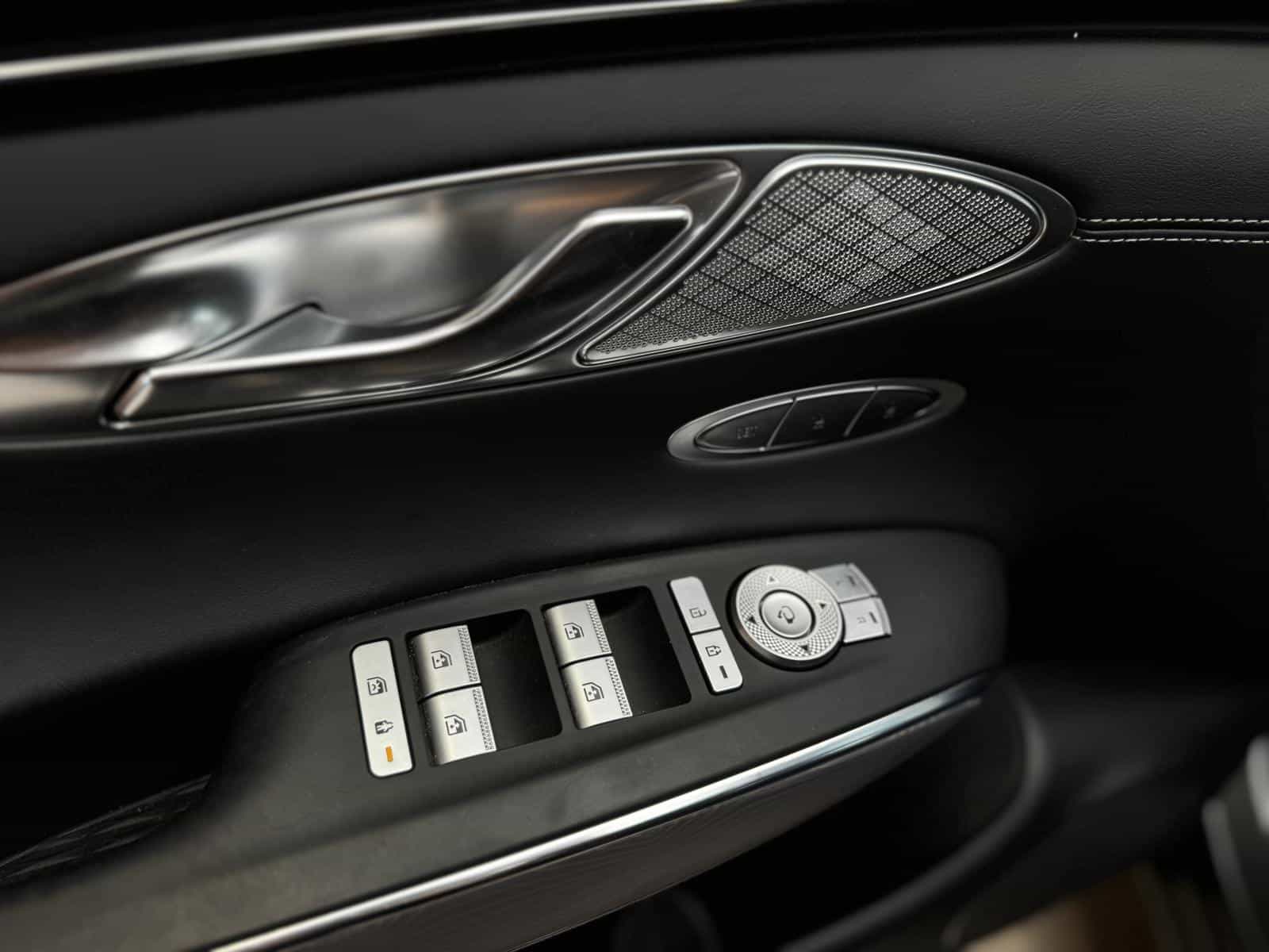 2024 Genesis GV70 Advanced 2.5T - Image 13