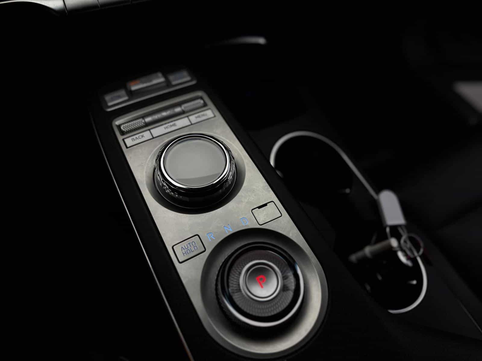 2024 Genesis GV70 Advanced 2.5T - Image 23