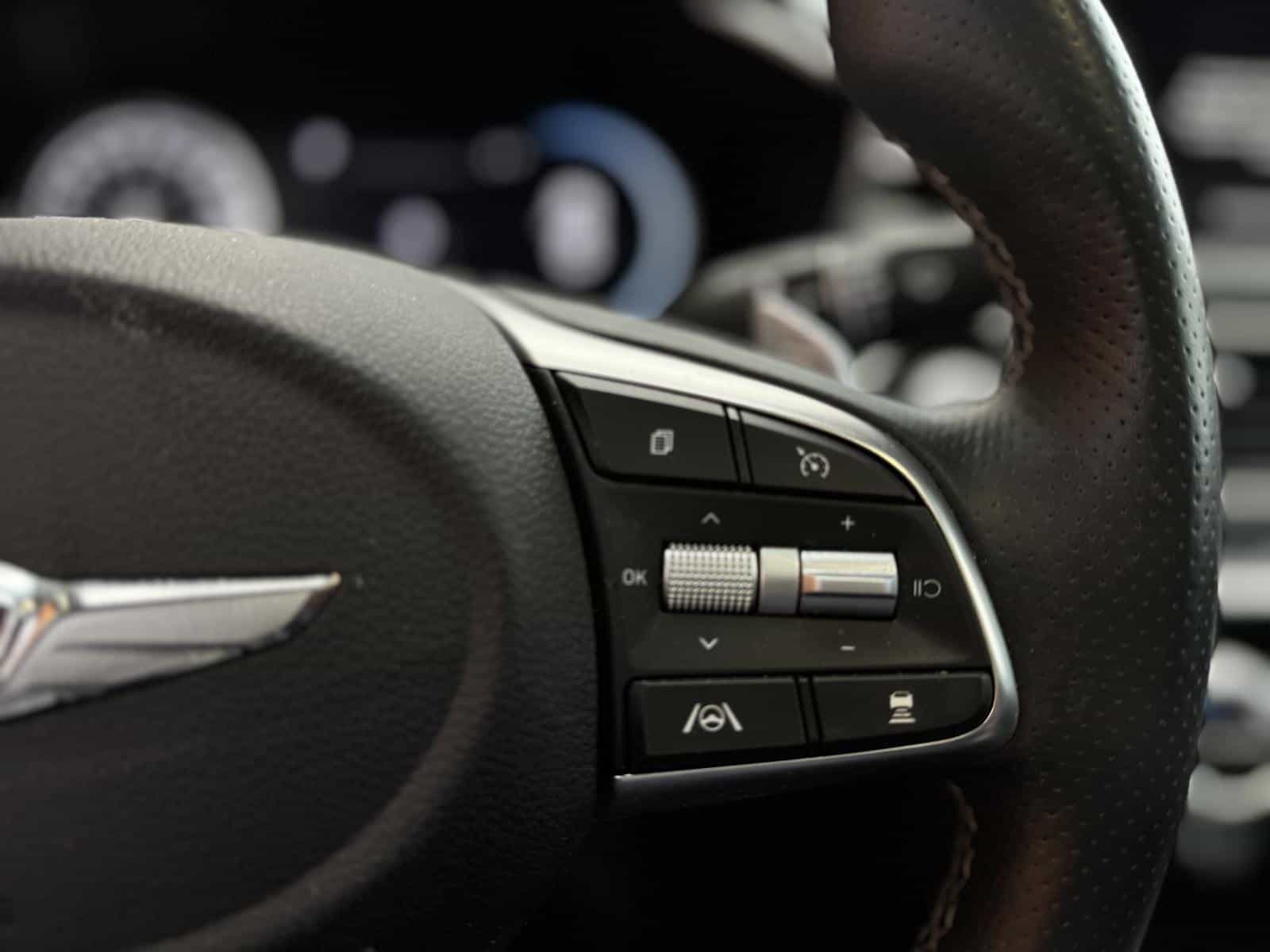 2023 Genesis G70 Advanced 2.0T - Image 18