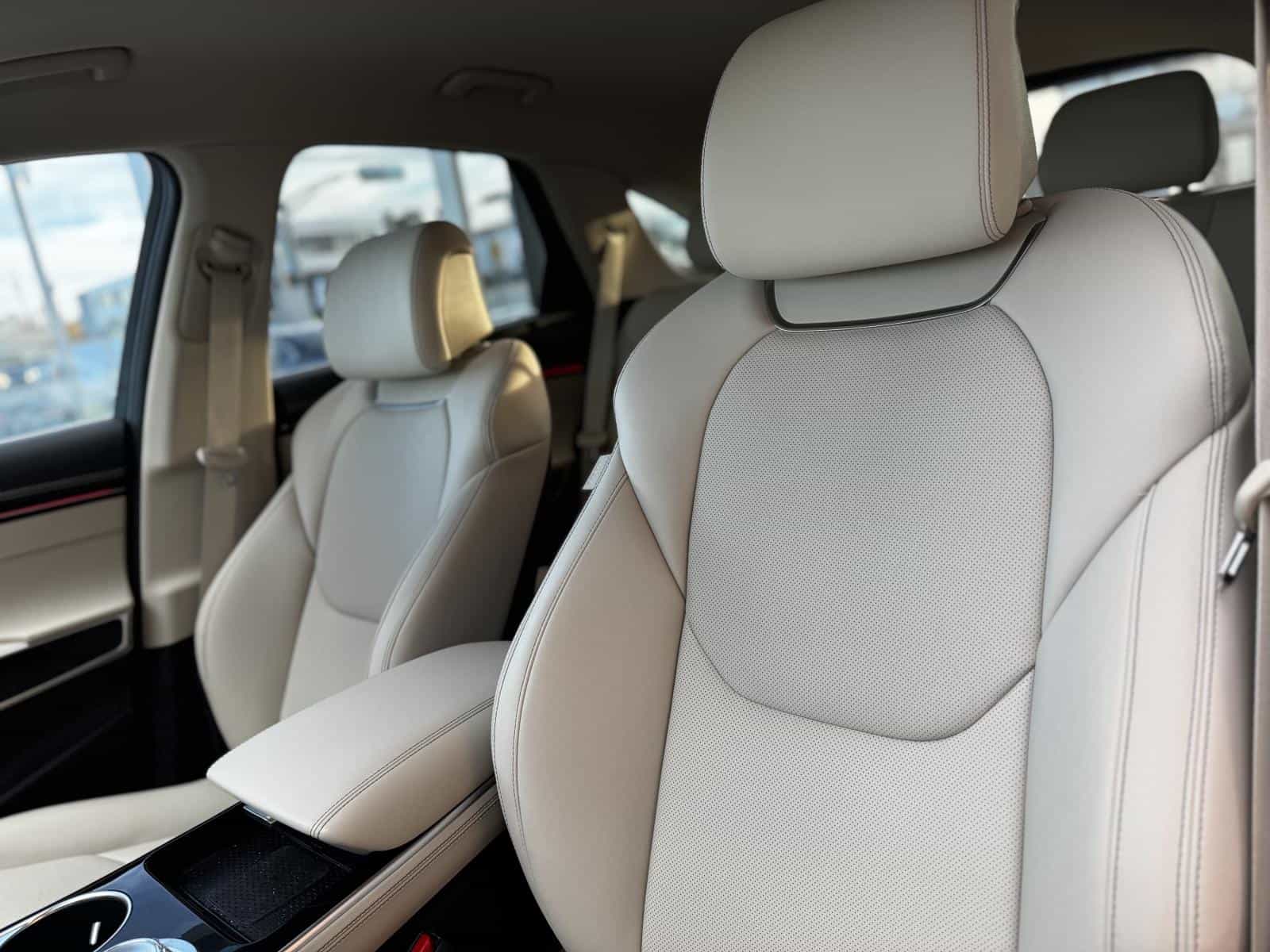 2026 Genesis GV70 Advanced 2.5T - Image 13