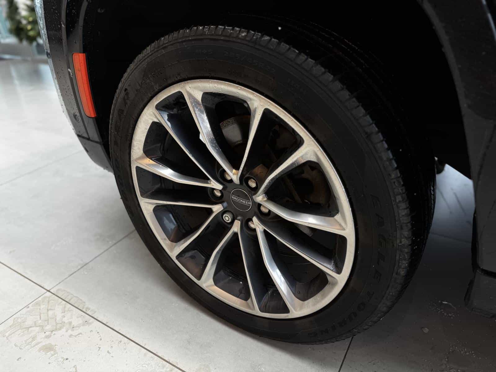 2022 Jeep Wagoneer Series III - Image 5