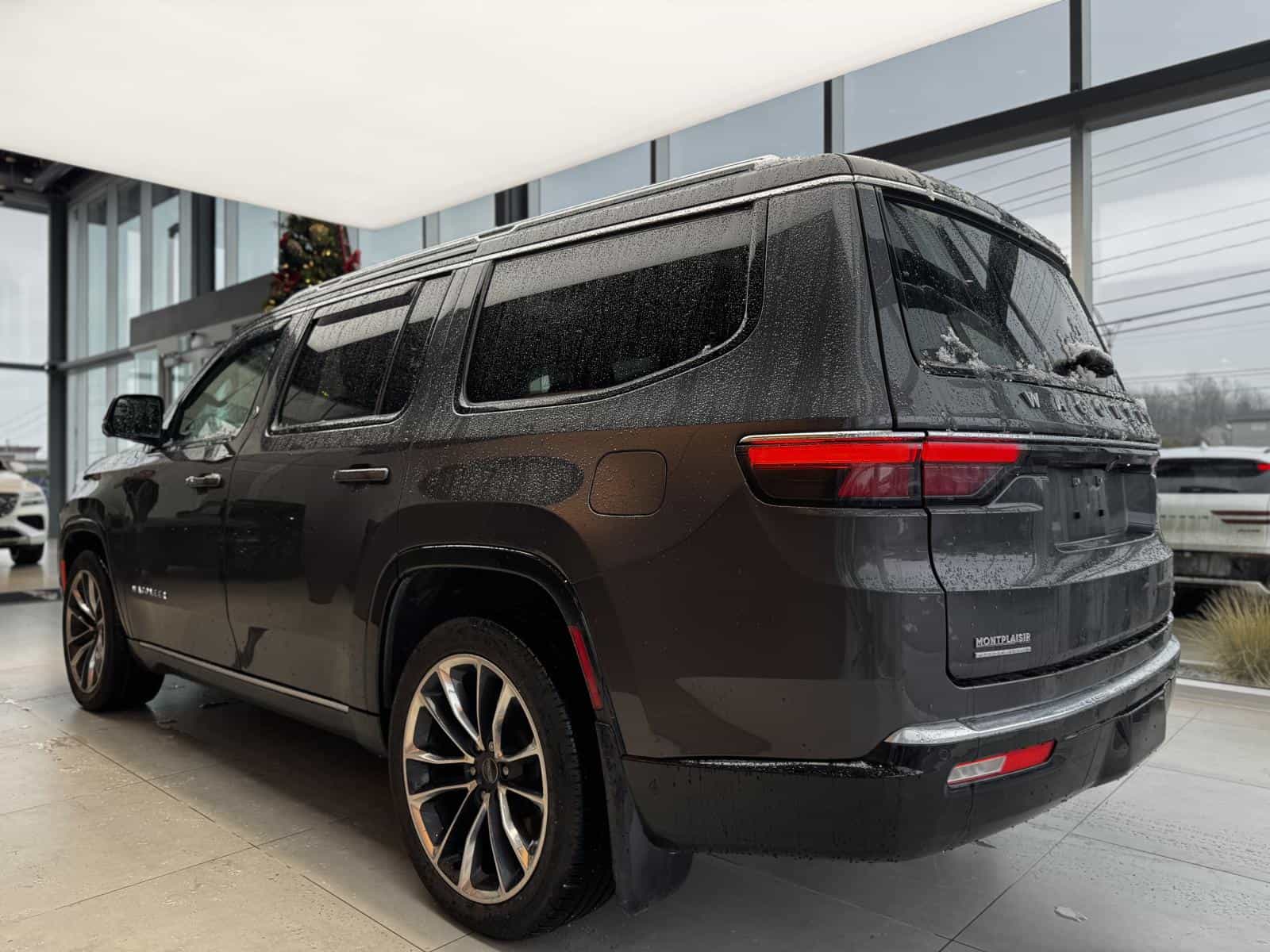 2022 Jeep Wagoneer Series III - Image 6