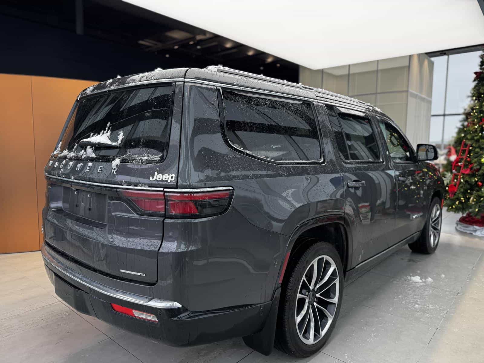 2022 Jeep Wagoneer Series III - Image 8