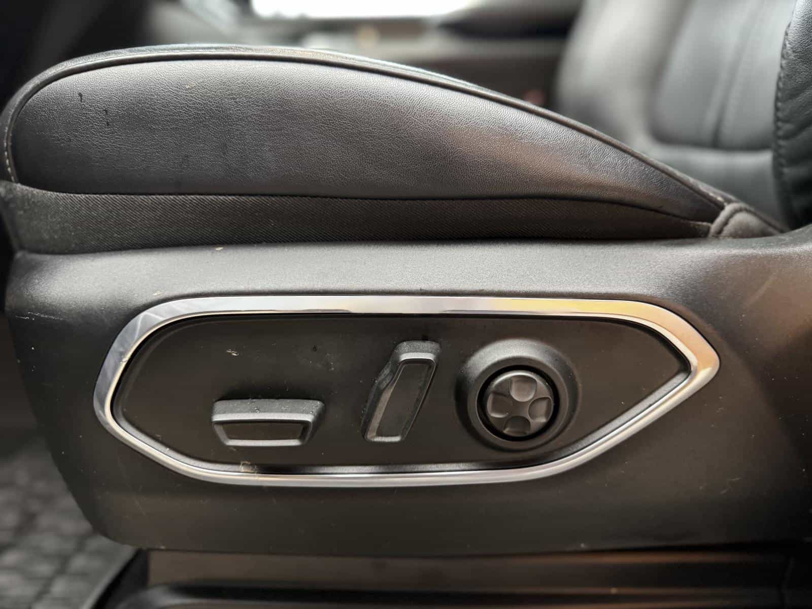 2022 Jeep Wagoneer Series III - Image 14