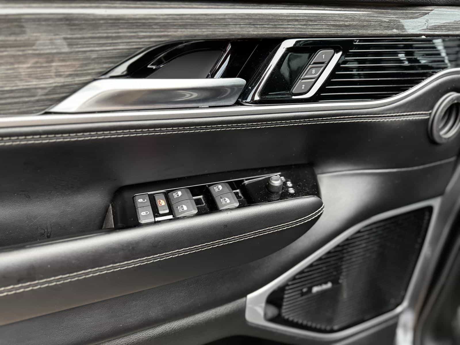 2022 Jeep Wagoneer Series III - Image 13