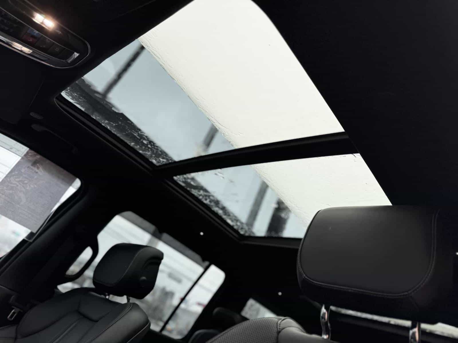 2022 Jeep Wagoneer Series III - Image 15