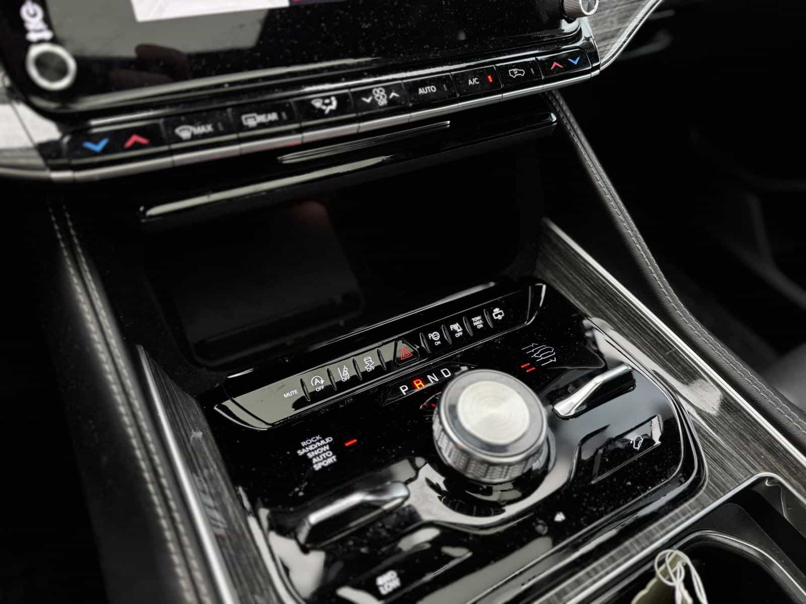 2022 Jeep Wagoneer Series III - Image 22