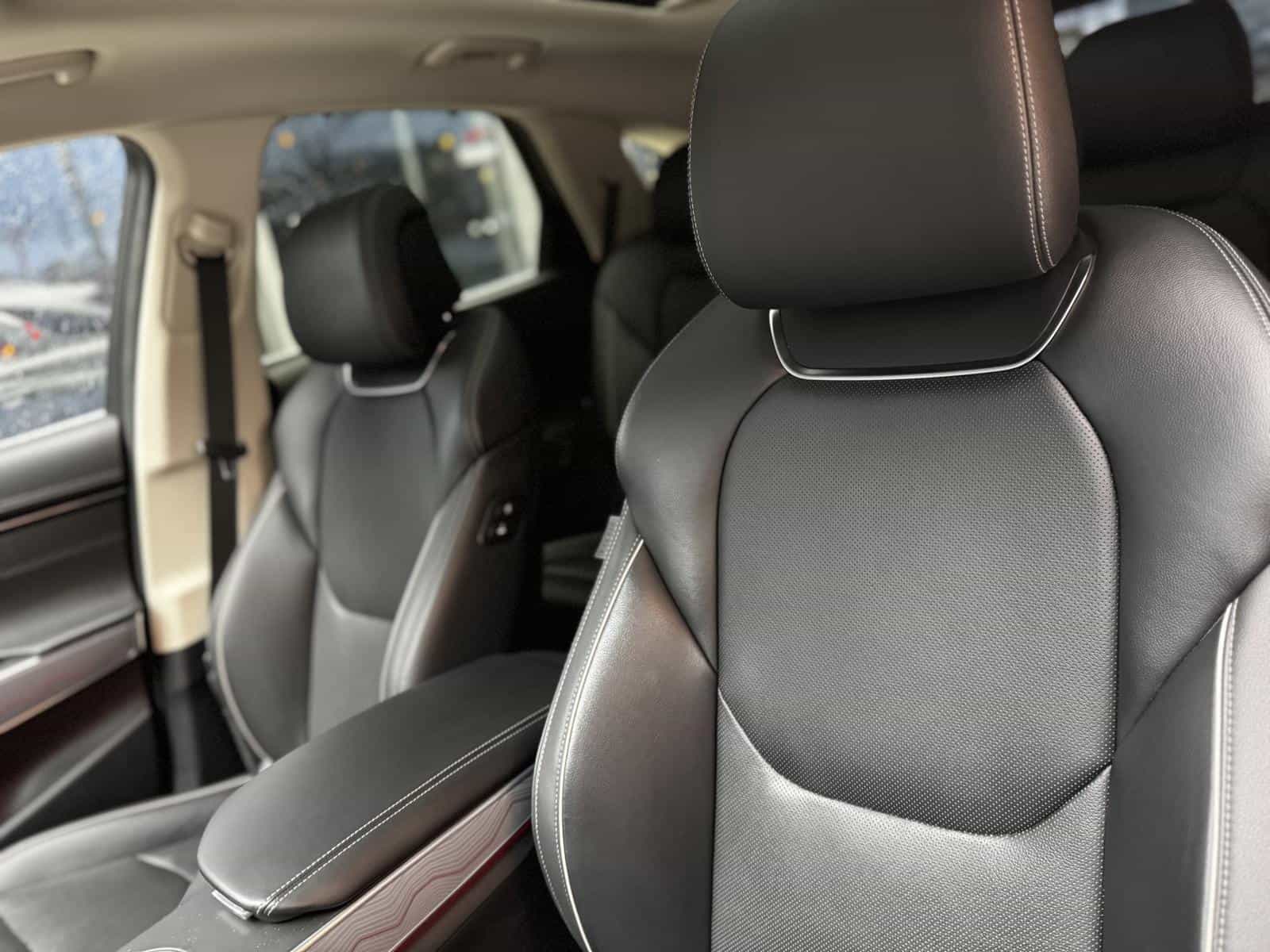2023 Genesis GV70 2.5T Advanced Plus - Image 16