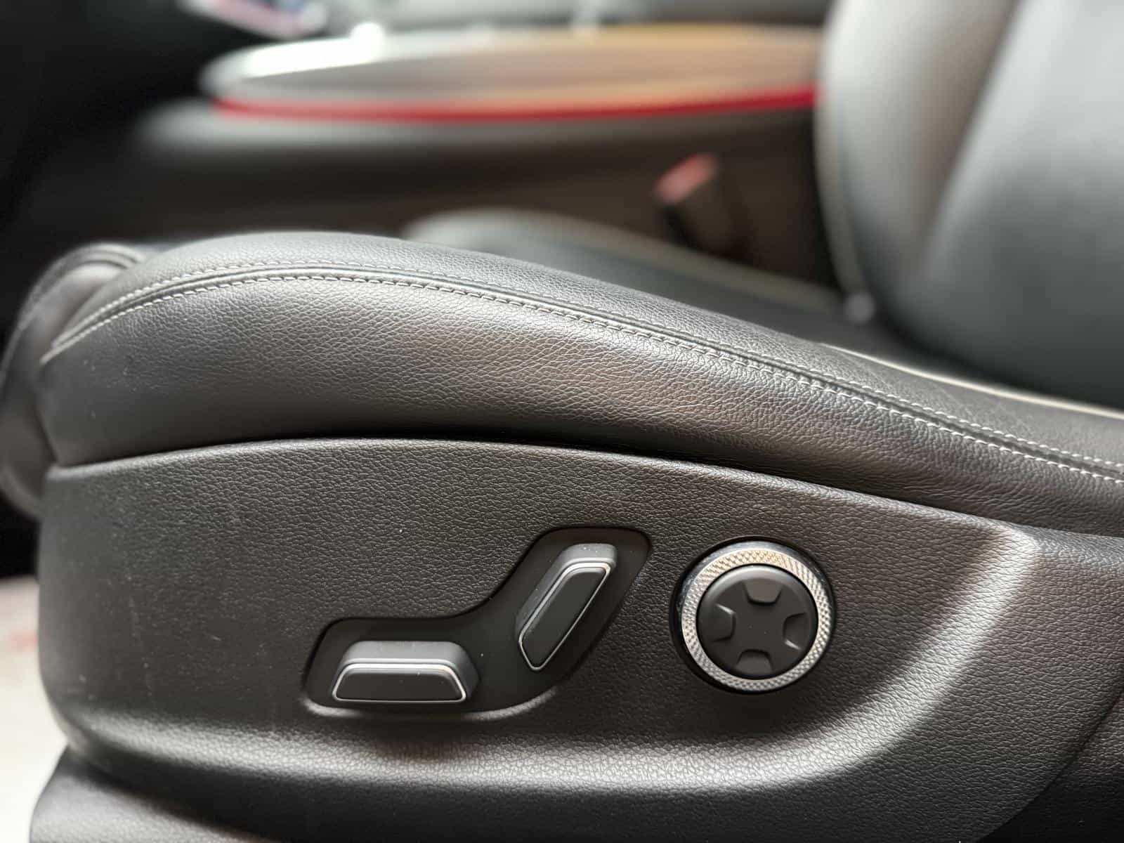 2023 Genesis GV70 2.5T Advanced Plus - Image 14