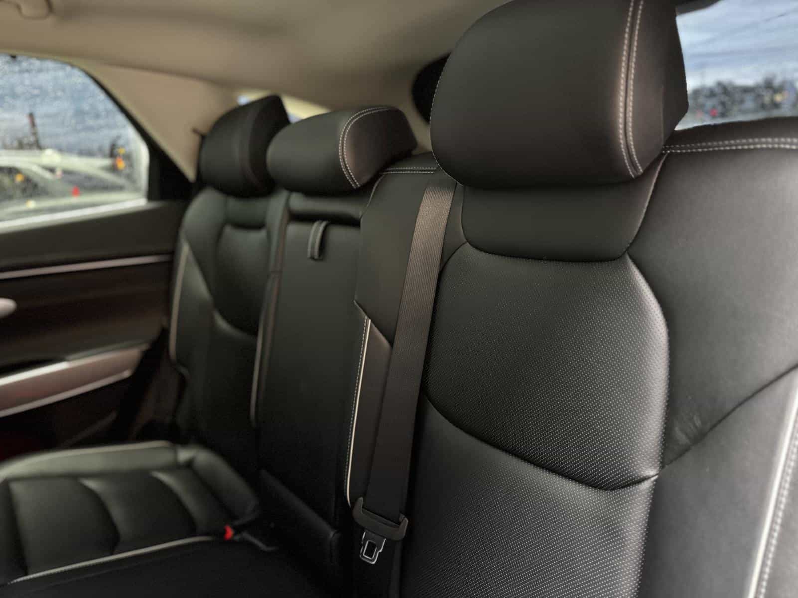 2023 Genesis GV70 2.5T Advanced Plus - Image 11