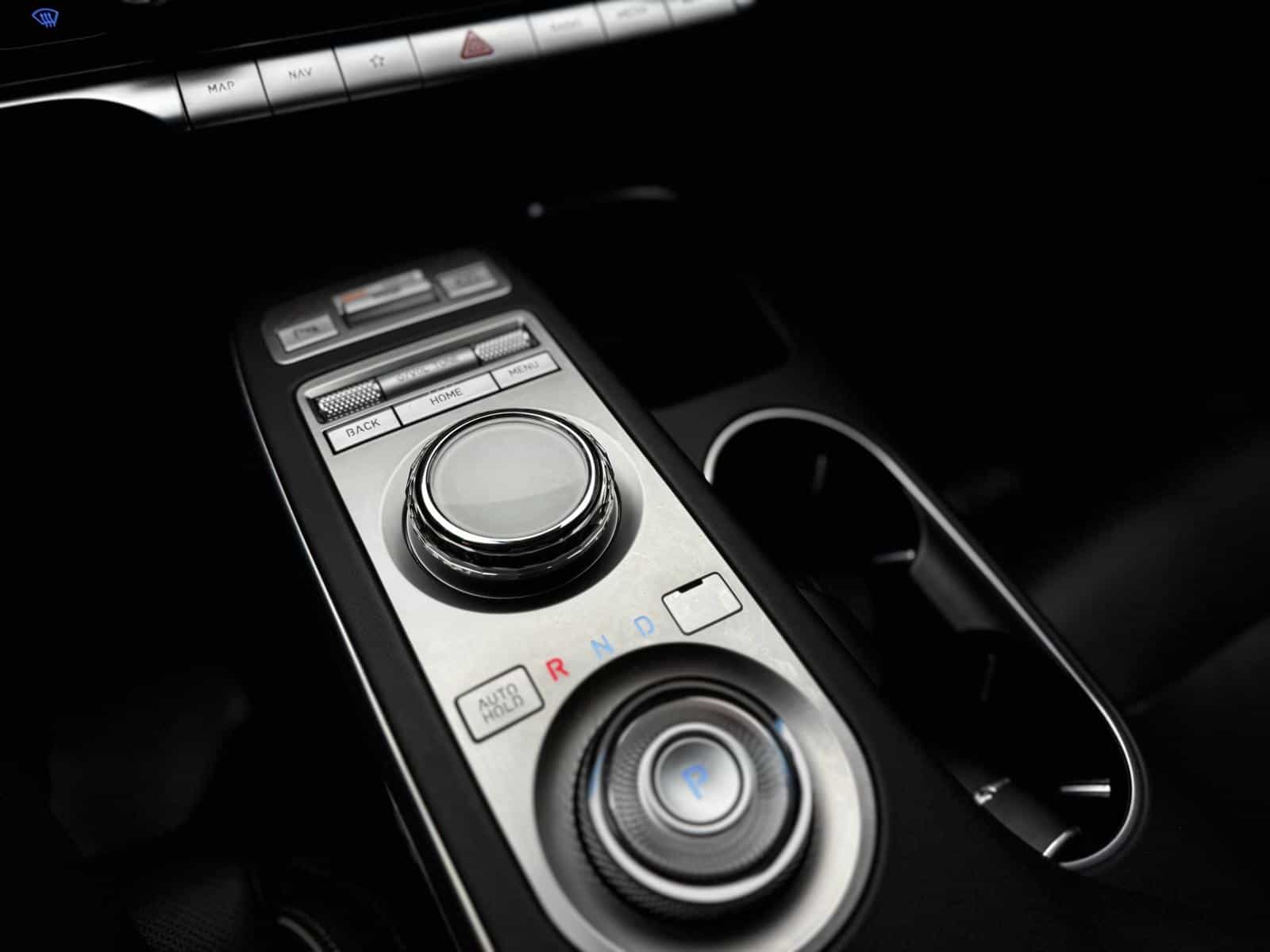 2023 Genesis GV70 2.5T Advanced Plus - Image 23