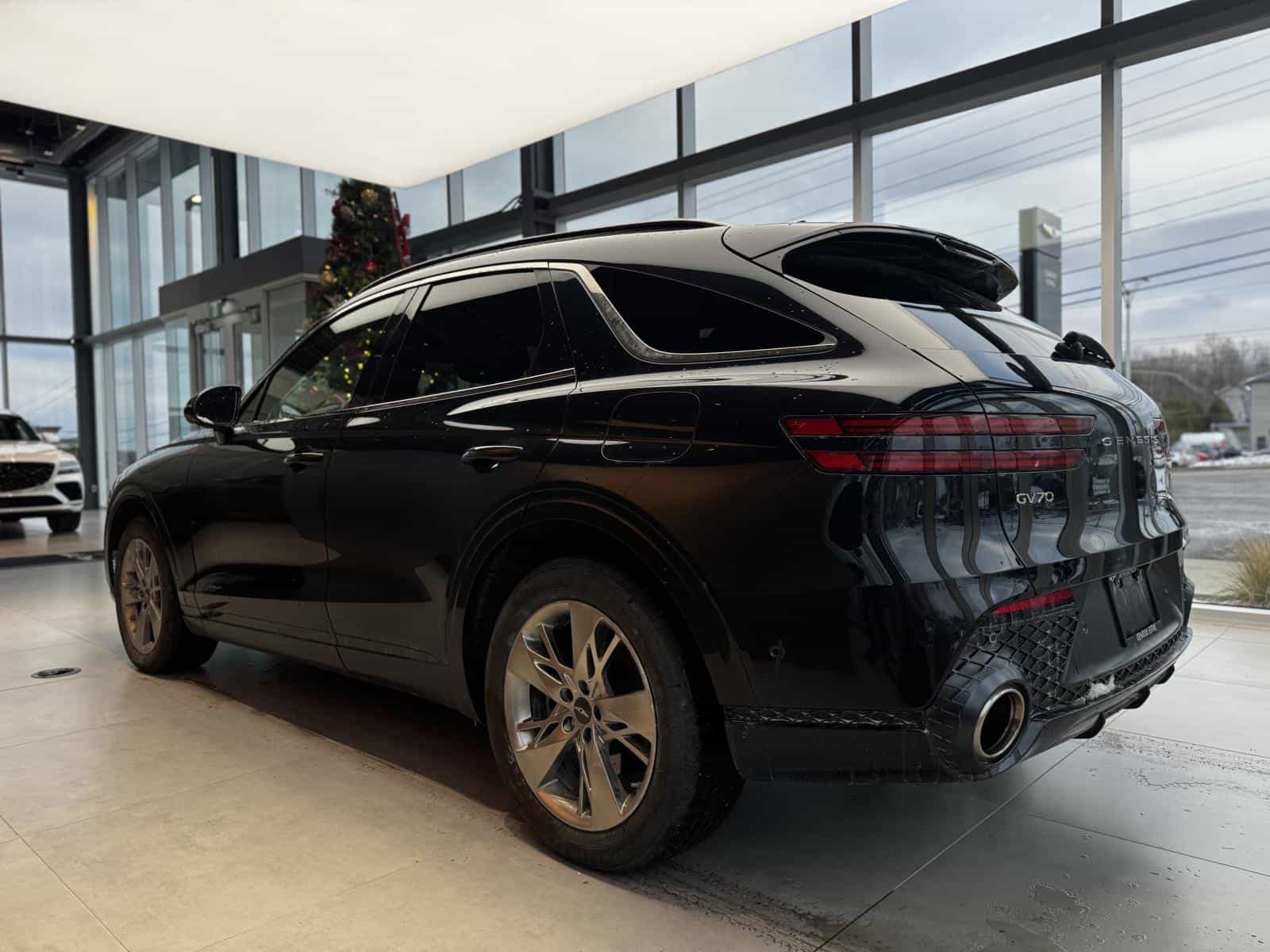 2022 Genesis GV70 Prestige 2.5T - Image 6