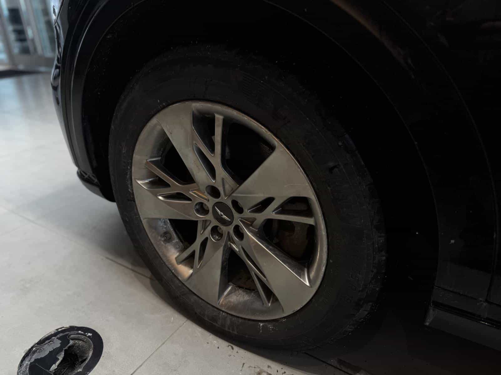 2022 Genesis GV70 Prestige 2.5T - Image 5