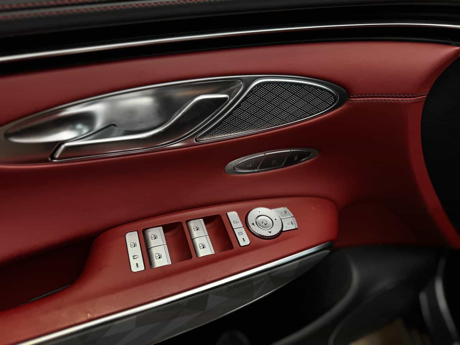 2022 Genesis GV70 Prestige 2.5T - Image 10