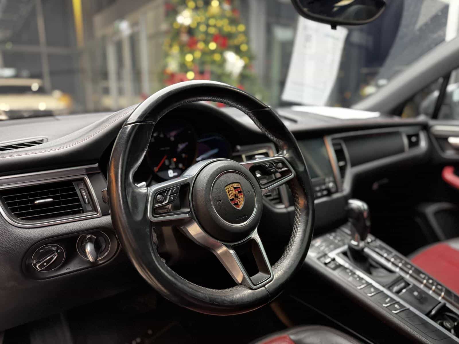 2018 Porsche Macan Base - Image 17