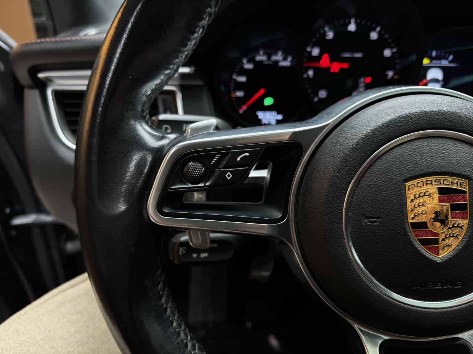 2018 Porsche Macan Base - Image 18