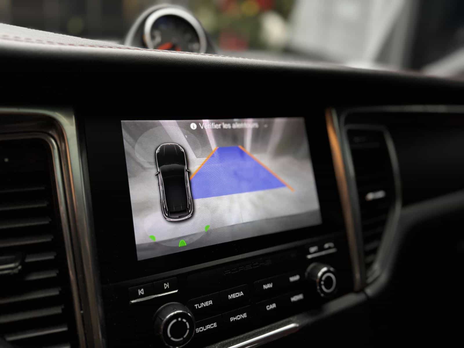 2018 Porsche Macan Base - Image 21