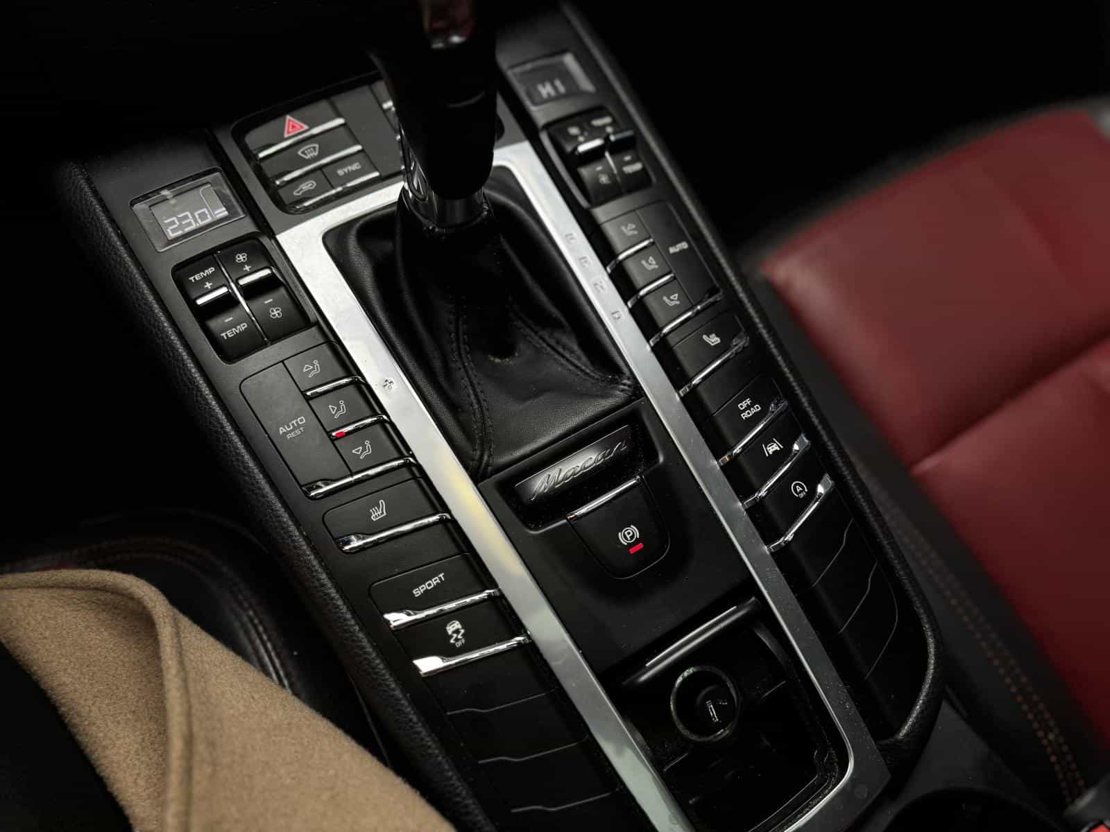 2018 Porsche Macan Base - Image 22