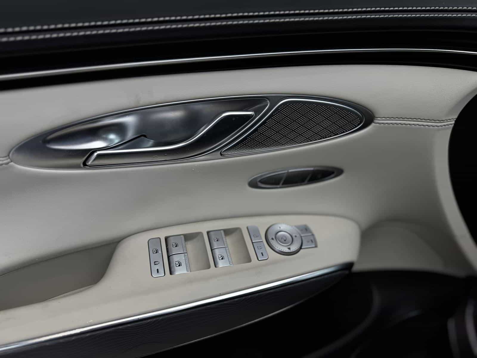 2022 Genesis GV70 Advanced Plus 2.5T - Image 13