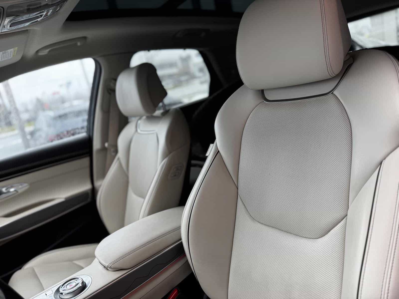 2022 Genesis GV70 Advanced Plus 2.5T - Image 16